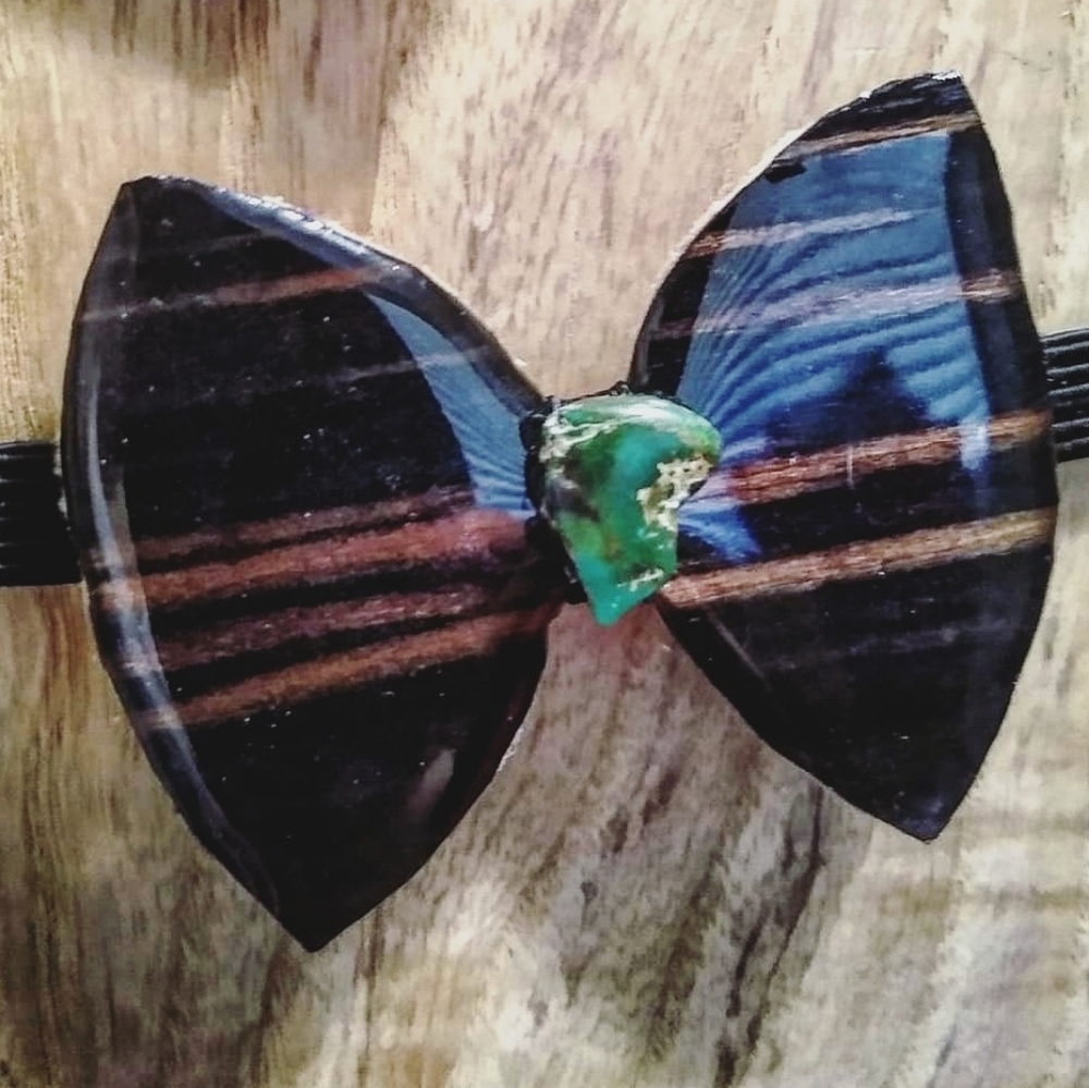 Bow tie